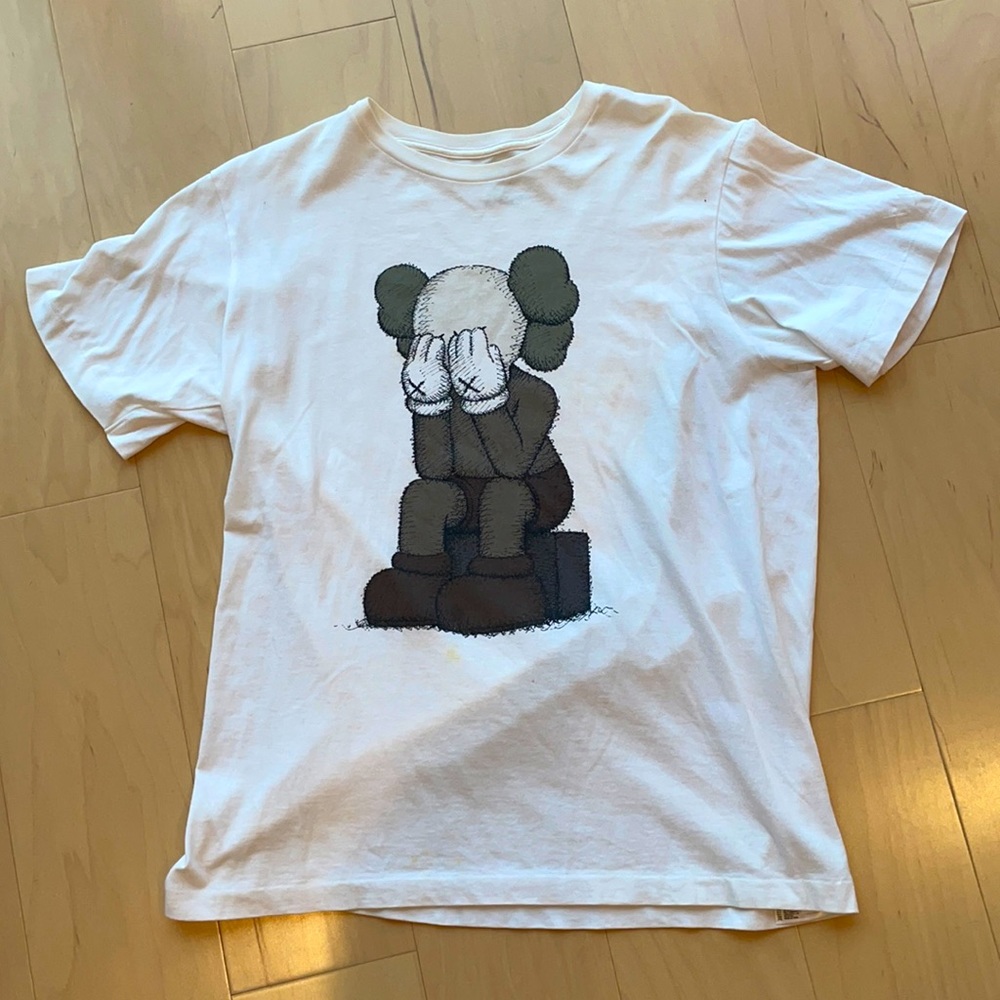 Uniqlo x Kaws t-shirt Size XL